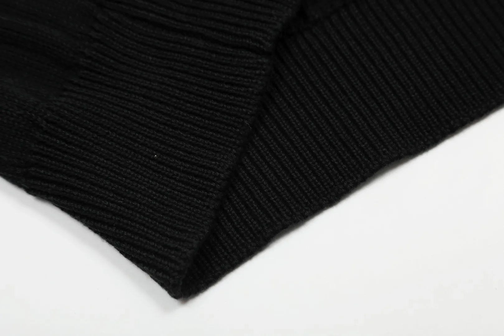 🅿️186 "Top quality" Style number: DS062# (not off the shelves all year round) [Ralph Lauren men's POLO lapel solid color pony embroidered logo knitted short sleeves] ✅Ralph Lauren Ralph Lauren classic basic lapel POLO men's all-season knitted short sleeves ✅Main supplier platform live broadcast Wholesale entity Replacement when out of stock Not off the shelf ✅ZP quality 1:1 version Scan the code to enter the GF website Counter quality ✅Details and quality are the only one in Guangzhou. Imported quality cotton yarn, focusing on high-end, cost-effective. Needless to say good quality. ✅The version restores the original version. The maximum size can be worn up to 200 pounds. Loose, comfortable and stress-free. ✅The upper body is simple and easy to match. A must-have for men. Good-looking clothes are never picky. A must-have for men's wardrobe. Size: S-XL. Color: Black, White, Gray, Khaki, Navy Blue, Gentleman's Lake Blue.